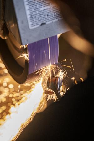 3M™ Cubitron™ 3 Gewebeschleifband 1184F, 36+ YF-weight, 1340 mm x 1900 mm, Film-lok, Single-flex, 2 ea/Case