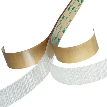 Preview: 3M™ Dual Lock™ Flexibler Druckverschluss SJ4570, Transparent, 50 mm x 45.7 m, 1.7 mm, 110 Köpfe/cm², Innen- und Außenbereich