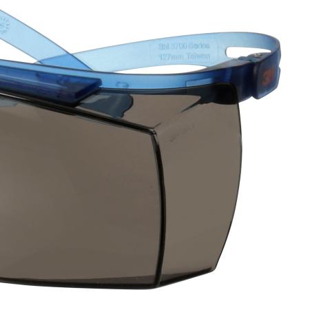 Preview: 3M™ SecureFit™ 3700 Überbrille, blaue Bügel, Scotchgard™ Anti-Fog-Beschichtung (K&N), graue Scheibe, SF3702SGAF-BLU-EU, 20 pro Packung