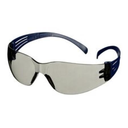3M™ SecureFit™ 100 Schutzbrille, blaue Bügel, Antikratz-/Anti-Fog-Beschichtung, hellgraue Scheibe für innen/außen, SF107AF-BLU-EU, 20 pro Packung