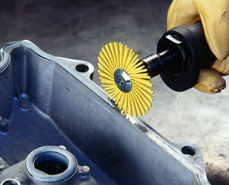 Preview: Scotch-Brite™ Radial Bristle Brush BB-ZB mit Kunststoff-Flansch, gelb, 152,4 mm x 12,7 mm x 25,4 mm, P80, Typ A