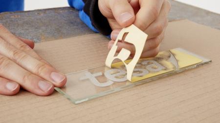 Preview: tesakrepp® 4434 Elefantenhaut, 10m x 15mm, gelb