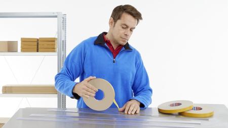 Preview: tesafix® 4957, 25m x 9mm, weiss
