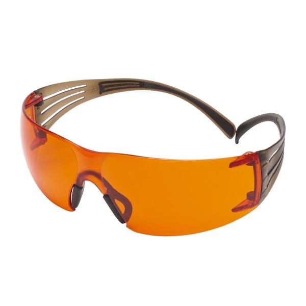3M™ SecureFit™ 400 Schutzbrille, schwarz/braune Bügel, Scotchgard™ Anti-Fog-/Antikratz-Beschichtung (K&N), orange Scheibe, SF406SGAF-BLA-EU