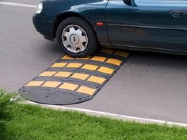 Fahrbahnschwelle 40km/h Eckteil Männl. 5X27X90cm